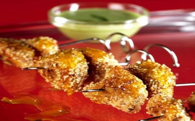 Pollo crocante con kiwicha y salsas